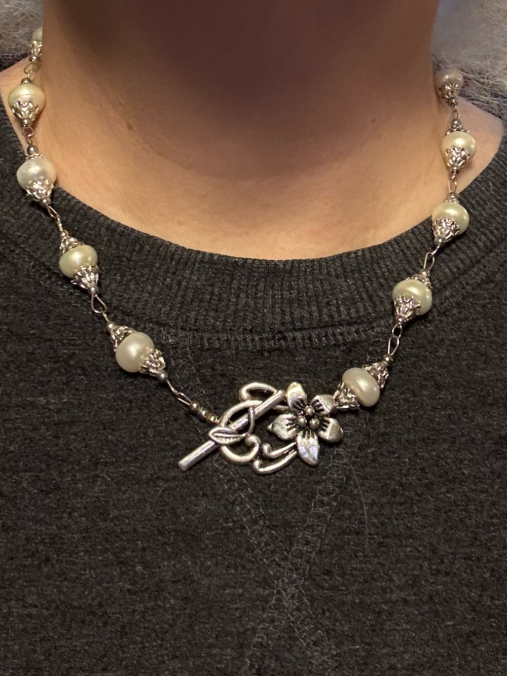 💋SALE!💋Silver Tone Faux Pearl Necklace with Floral Toggle Clasp